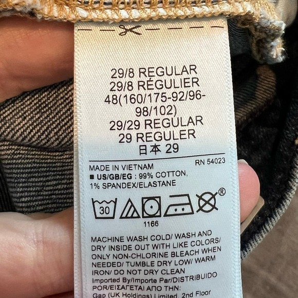 GAP 5" Mid Rise Distressed Jean Shorts in Medium Destroy Denim Size 29 / 8R - Picture 6 of 7